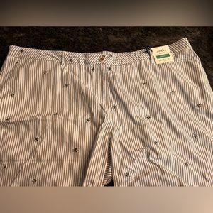 Joules plus sized bumble bee seersucker shorts